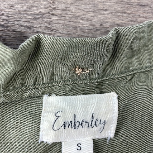 Emberley Women’s Sage Green Sleeveless Collared Button Down Blouse, size small - Picture 2 of 9